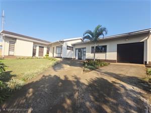 Spacious Family Home with Flatlet and Pool!