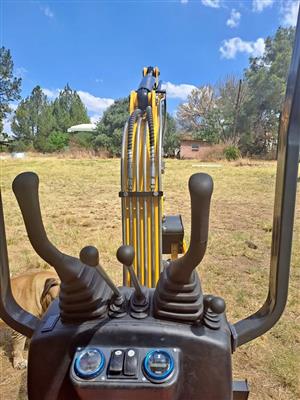 ACM EX1000 Mini Excavator 
