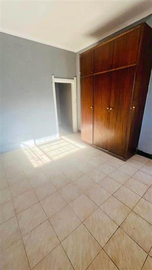 Bachelor to rent in Kensington