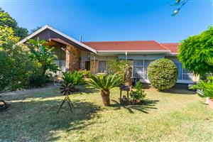 Spacious 3-Bedroom Home with Study, Workshop, Storeroom & Flatlet Potential – For Sale in Greenhills