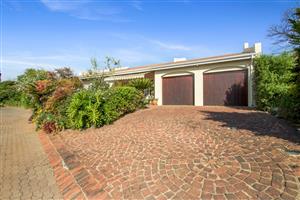 Over 50s Lifestyle Living at the Sought After Merrow Down Country Club