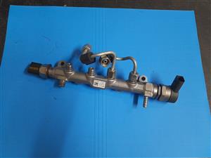 Audi A3 1.6 TDI CLH diesel injector rail for sale 