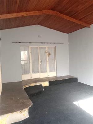 3 bedrooms, with  bathrolm house to let in nothingham road close to jeep boys Kensington jhb