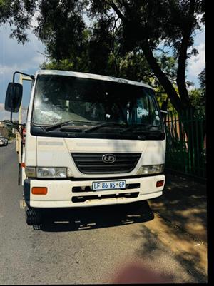 2006 Nissan UD90 Dropside truck urgent sale