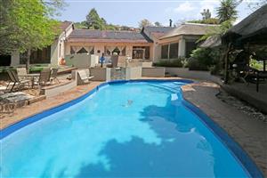  EXECUTIVE LIVING – FULLY FURNISHED 1-BED APARTMENT 