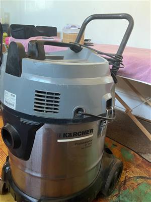 Karcher industrial hoover