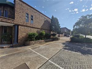 Spacious corporate office to rent in Clubview