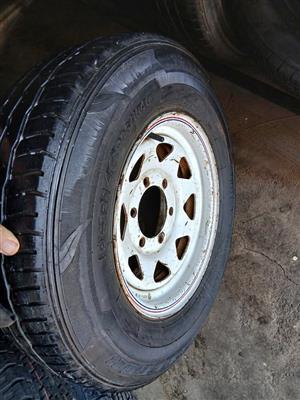 1 x Trailer 195R14 spare