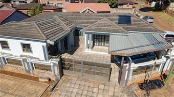 Stunning Newly Renovated Home in Kingsview Extension 3