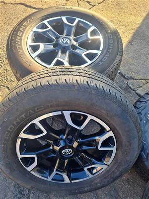 Toyota Hilux Legend 50 original alloy mags size 18+tyres used