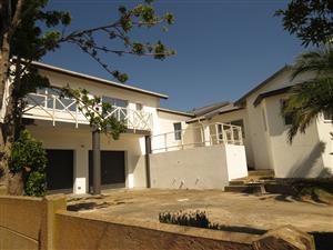 Spacious Coastal Living Home In Stilbaai