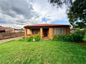Cosy 2-Bedroom Home for Sale in Rothdene, Meyerton!