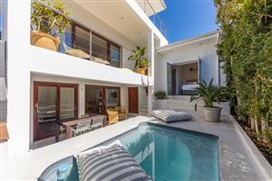 Stylish City Retreat in Devil’s Peak Estate | Available Until December