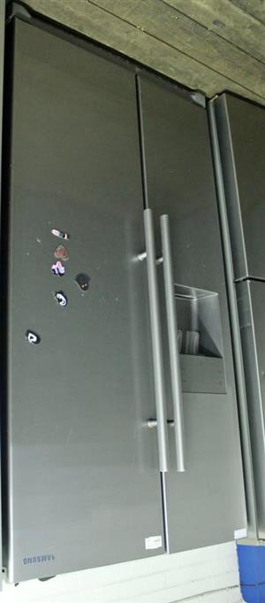 SAMSUNG RSA1DHMG SIDE BY SIDE FRIDGE W/WATER DISPENSER S064938A