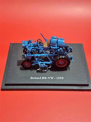 Hachette 1/43 scale model of a 1959 Bobard BB-VW tractor