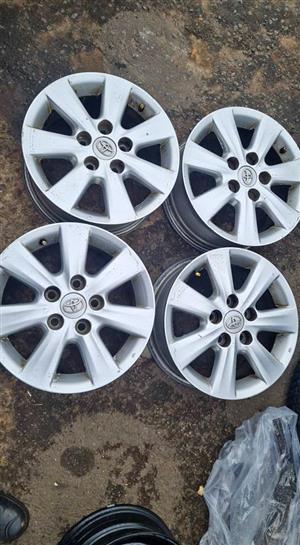 Toyota professional/quest original alloy mags size 15