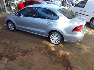 2017 VW POLO 6 SEDAN 1.6 COMFORTLINE MANUAL SILVER COLOR REVERSE CAMERA TOUCH SCREEN SERVICE BOOK PD