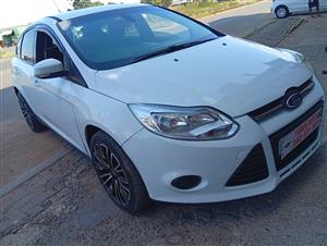 Focus hatch FORD 2014 nice vehicle