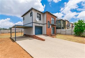Stunning 3-Bedroom House For Sale in Mindalore, Krugersdorp – Perfect For Family Living!
