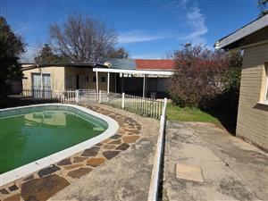 House For Sale in Universitas