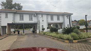 Modern 2-bedroom Upper Floor Apartment with Open-Plan Living