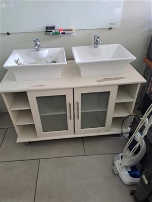 Double basin vanity 