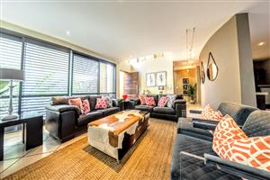 Townhouse For Sale in Menlo Park