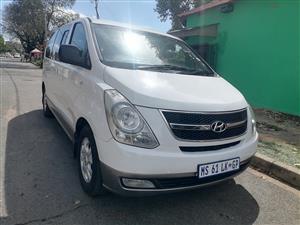  Hyundai H1 bus 