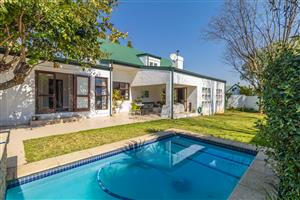 Contemporary  4-bedroom family home in secure estate