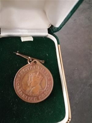 Quen inauguration medalion