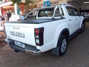 White Isuzu KB 300 double cab manual diesel year model 2017 keyless  service history leath