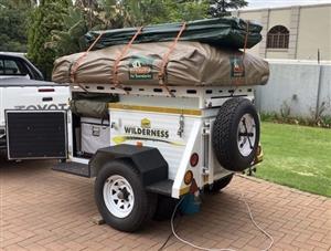 Very good condition Challenger Campmaster Wilderness trailer with rooftop Tent 