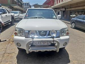2008 NISSAN NP300 2.4 PETROL 4X4 DOUBLE CAB EXCELLENT CONDITION CONTACT LEON ON 