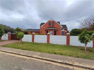 Unique double-story for sale in Vanes Estate