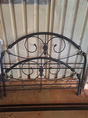 Metal bed base 