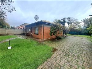 COZY FIXER UPPER IN LEEUHOF.