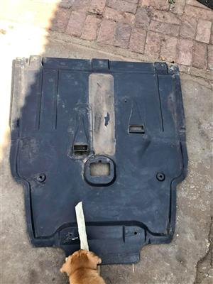 Mercedes’ Benz w246 engine under cover for sale