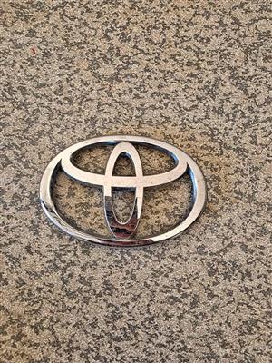 Universal Toyota Oval Emblem Badge
