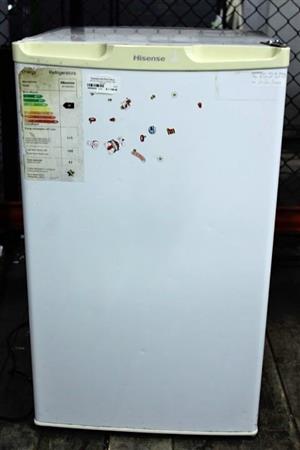 HISENSE BAR FRIDGE S066943A