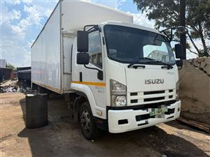 2015 Isuzu FSR800Van body 5 Speed manual