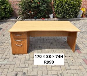 OFFICE DESK WITH DRAWERS