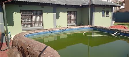 House for sale in Model Park