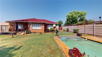 Starting to bid from R949,000! Non-Distressed Live Luxury Auction!