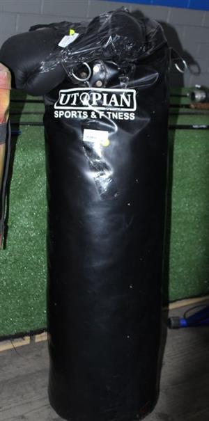 UTOPIAN PUNCHING BAG WITH GLOVES (S067926A)