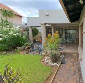 Elegant Cluster Living in Exclusive East Village Estate-Sunward Park