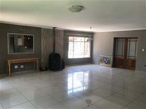 Modern & Immaculate Home in a Sought-After Area of Secunda