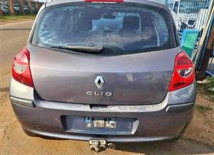 2003 Renault Clio 3 stripping for parts my number WhatsApp or cell