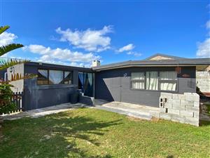 House For Sale in Pearly Beach