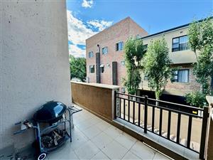 PRIME LOCATION - 2 Bedroom Apartment on the Bult.
