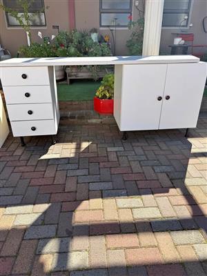 White working desk with side cabinets